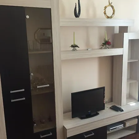 82 Apartment *